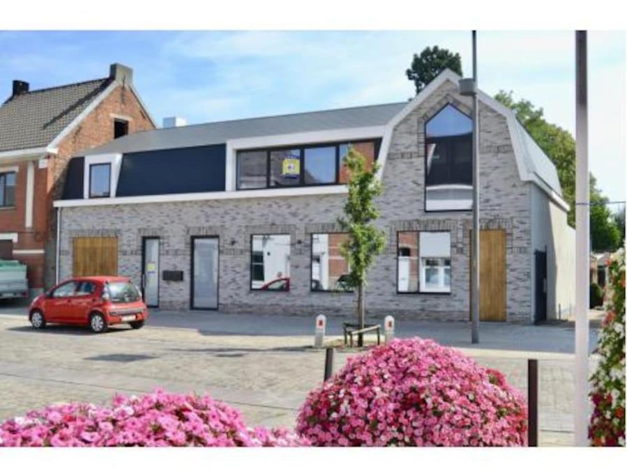 Leuk Overnachten In Hartje Laarne, Dicht Bij Gent! Exterior photo